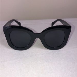 BLACK WINGED SUNGLASSES.